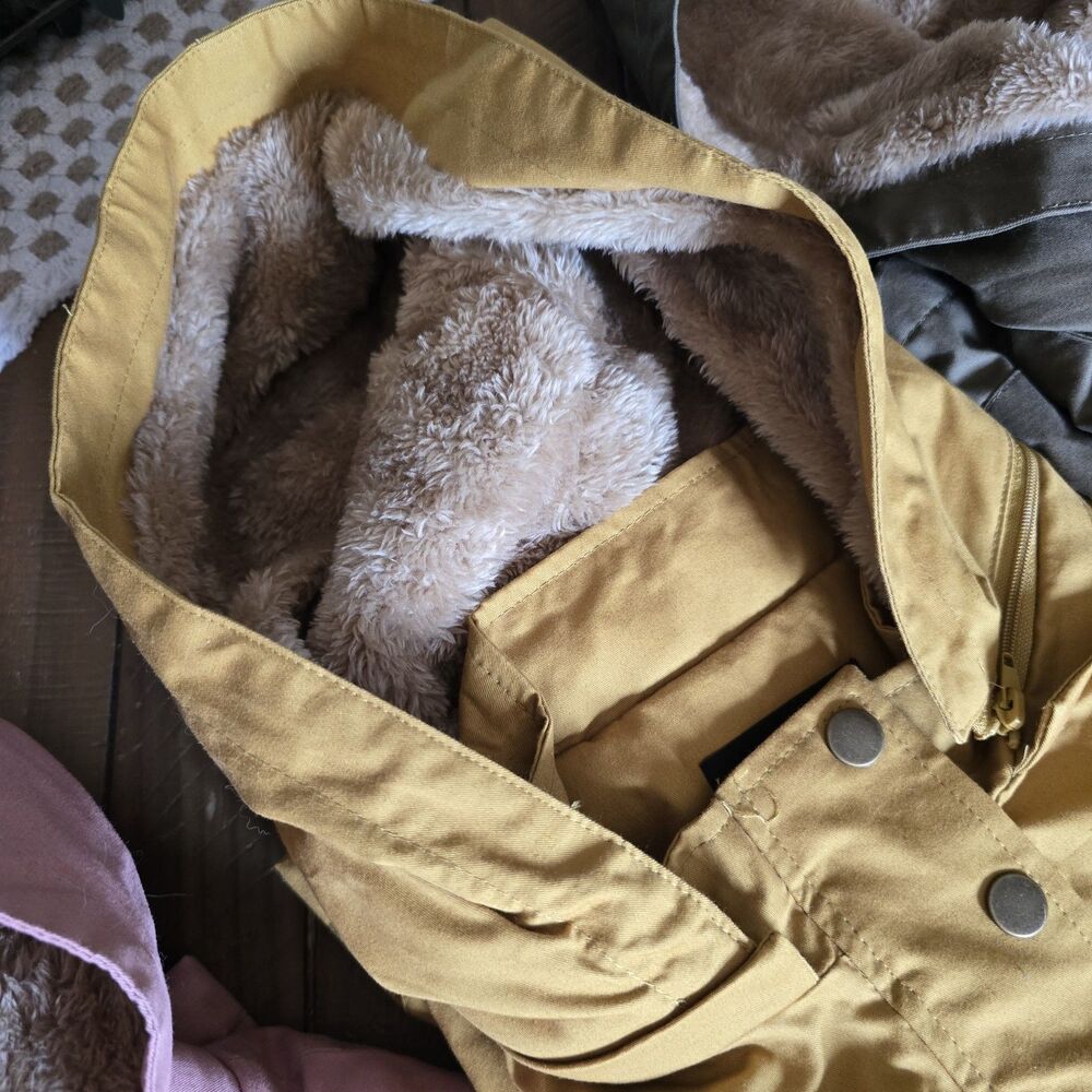 Love Tree Gold Hooded Vest Fur Lined Gorpcore Drawstring Feminine Utility Medium